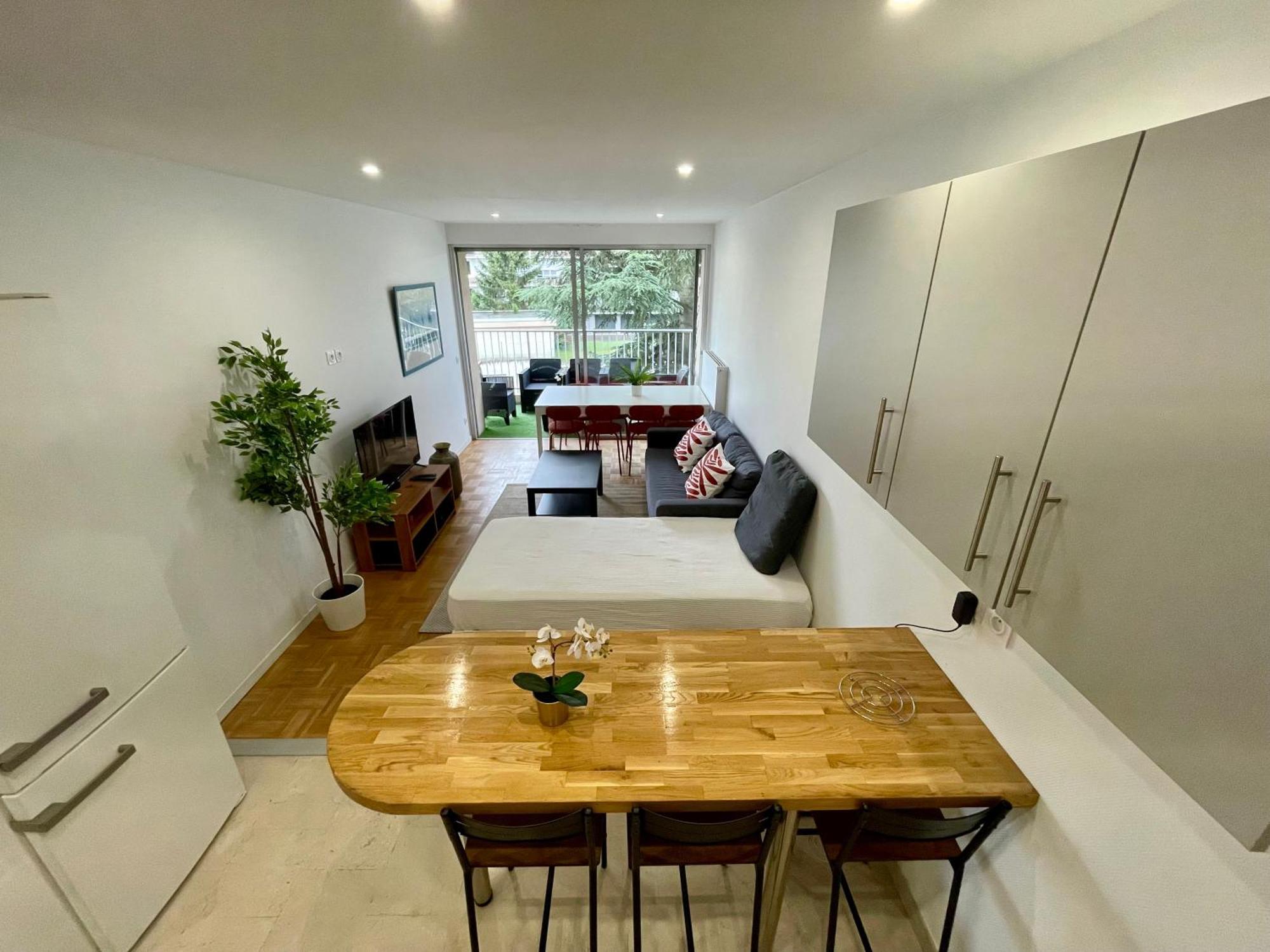 Apartment Bngo I Le Spacieux I 3 Chambres, 2 Salles De Bain, Parking Prive Gratuit, 8 Personnes, Vieux Hypercentre