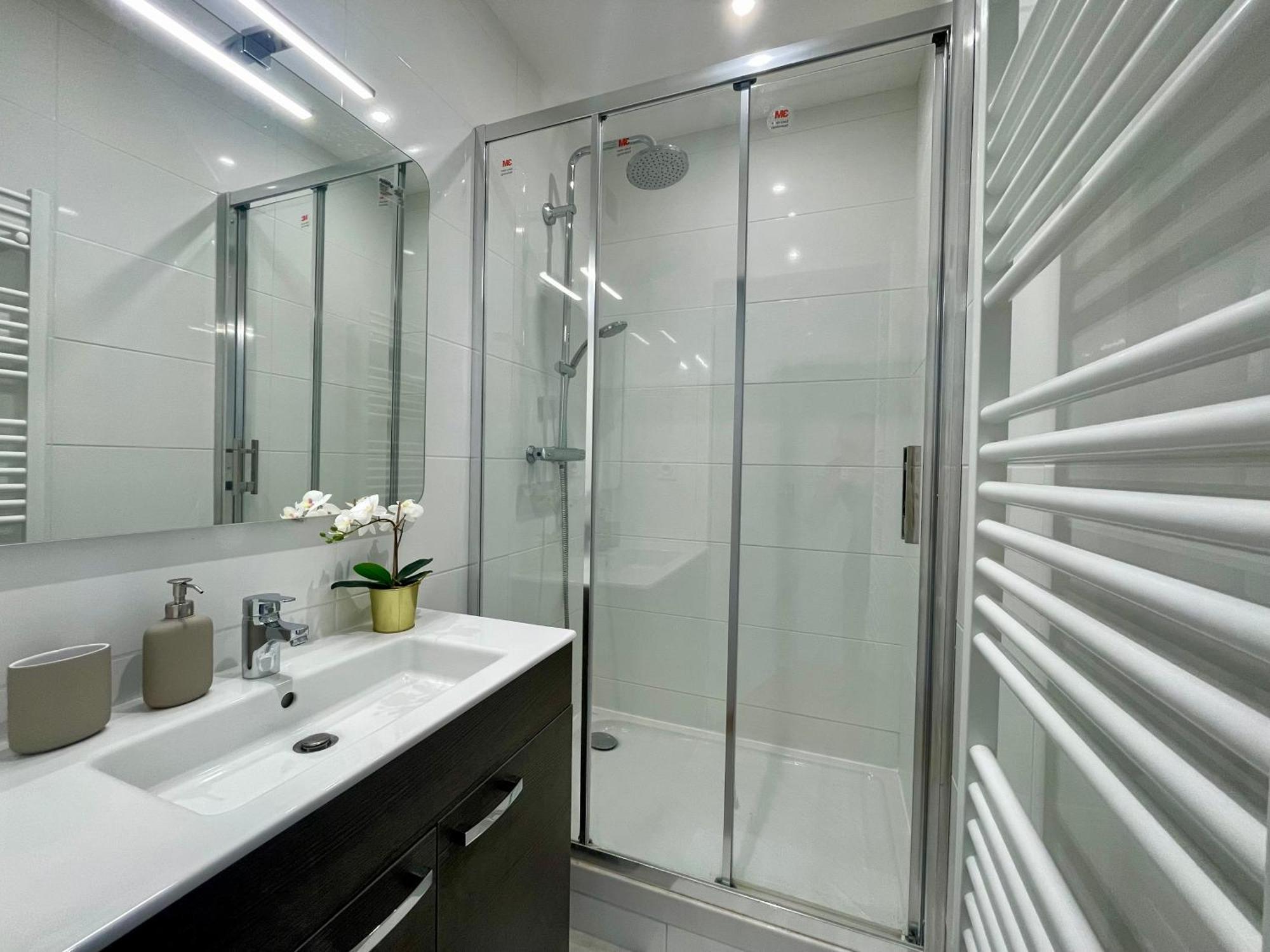 Apartment Bngo I Le Spacieux I 3 Chambres, 2 Salles De Bain, Parking Prive Gratuit, 8 Personnes, Vieux Hypercentre *