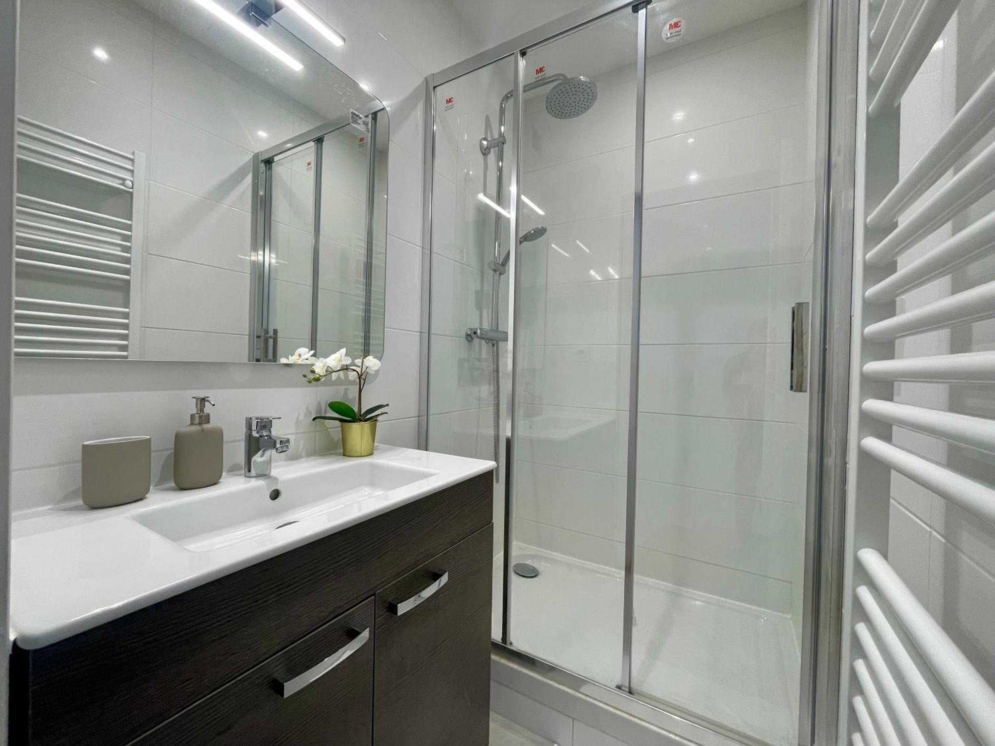 Appartamento Bngo I Le Spacieux I 3 Chambres, 2 Salles De Bain, Parking Prive Gratuit, 8 Personnes, Vieux Hypercentre