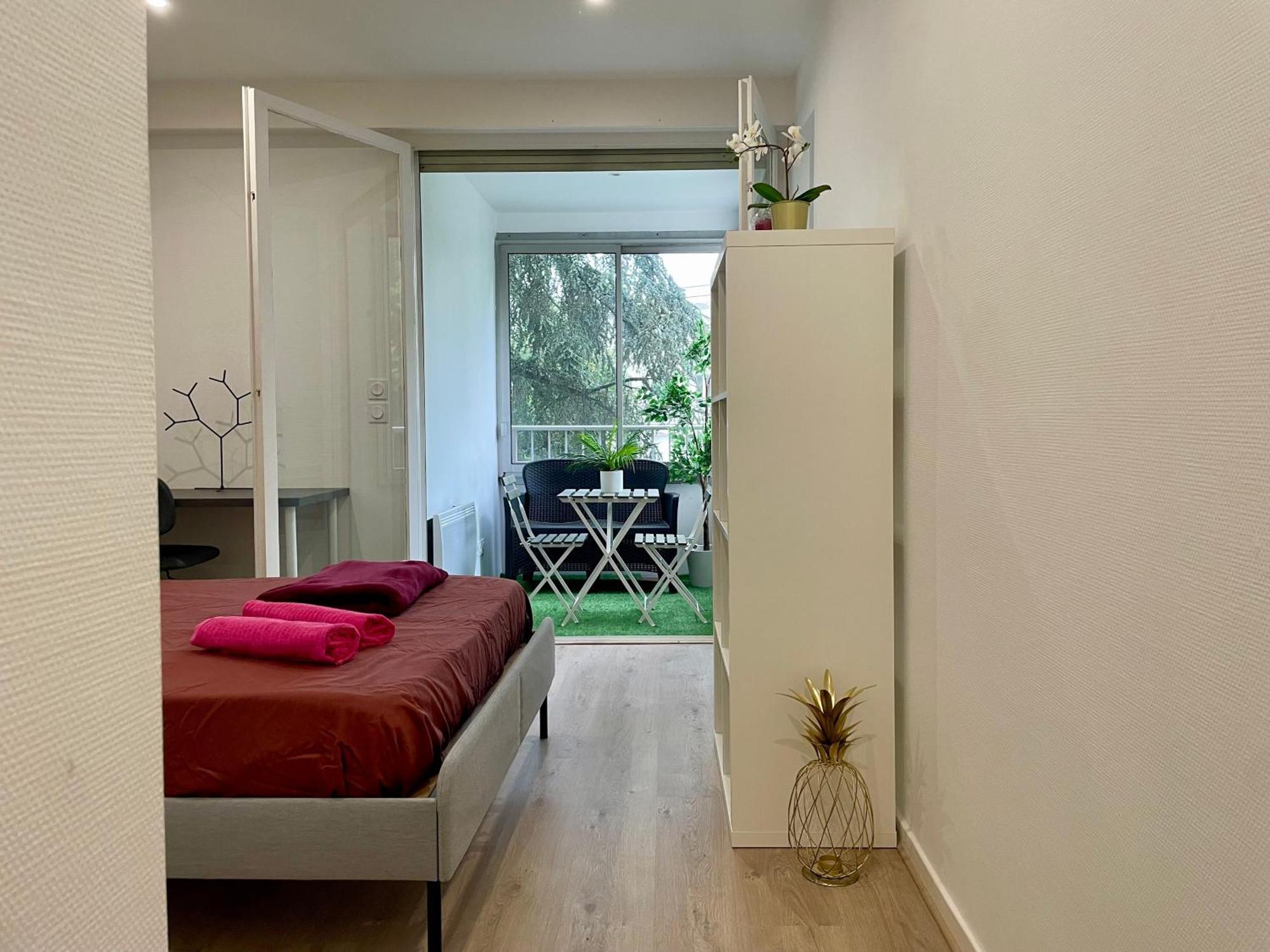 Appartement Bngo I Le Spacieux I 3 Chambres, 2 Salles De Bain, Parking Prive Gratuit, 8 Personnes, Vieux Hypercentre *