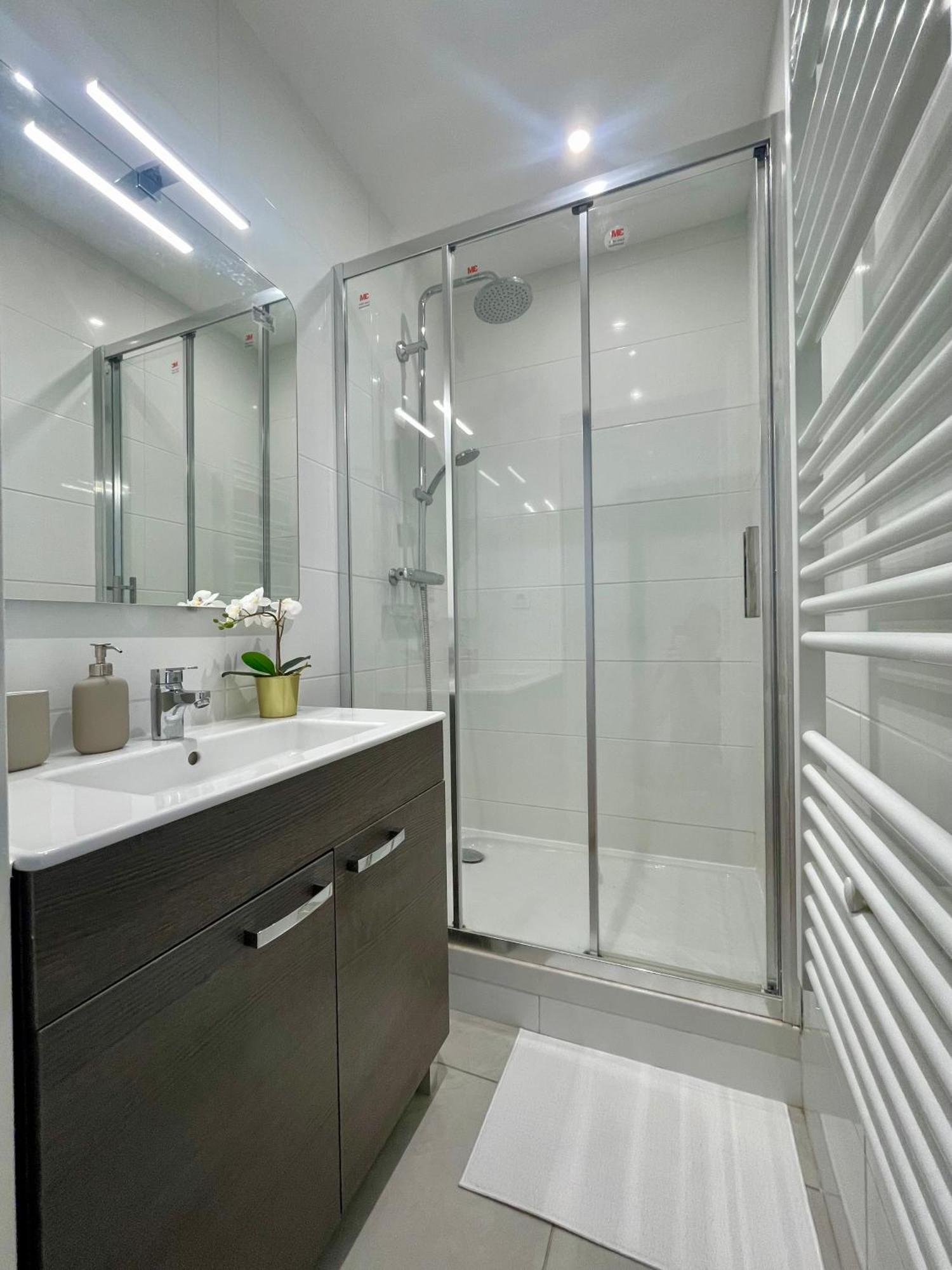 Appartement Bngo I Le Spacieux I 3 Chambres, 2 Salles De Bain, Parking Prive Gratuit, 8 Personnes, Vieux Hypercentre Lyon