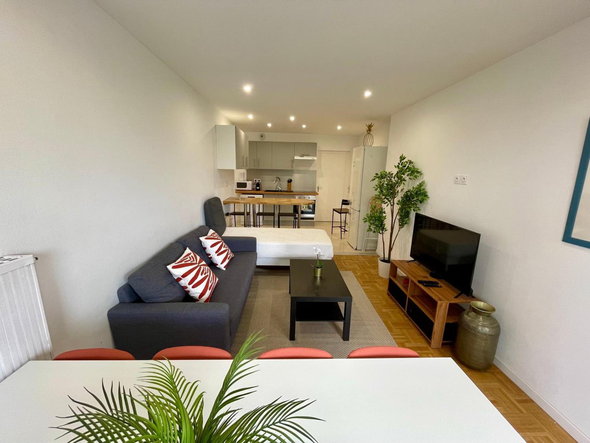 Appartement Bngo I Le Spacieux I 3 Chambres, 2 Salles De Bain, Parking Prive Gratuit, 8 Personnes, Vieux Hypercentre